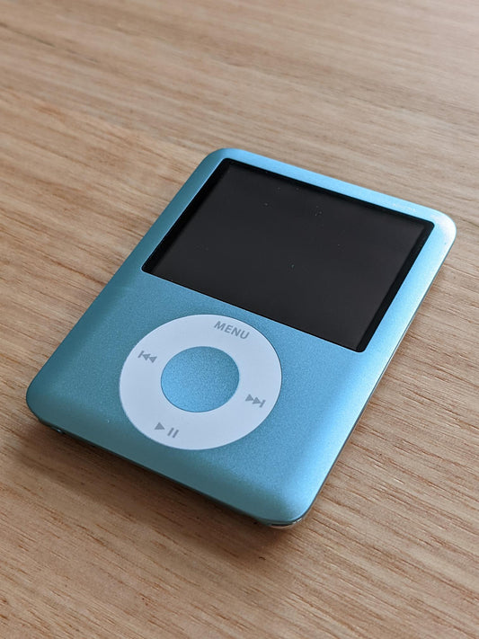 Apple iPod Nano 3rd Gen 8GB Blue