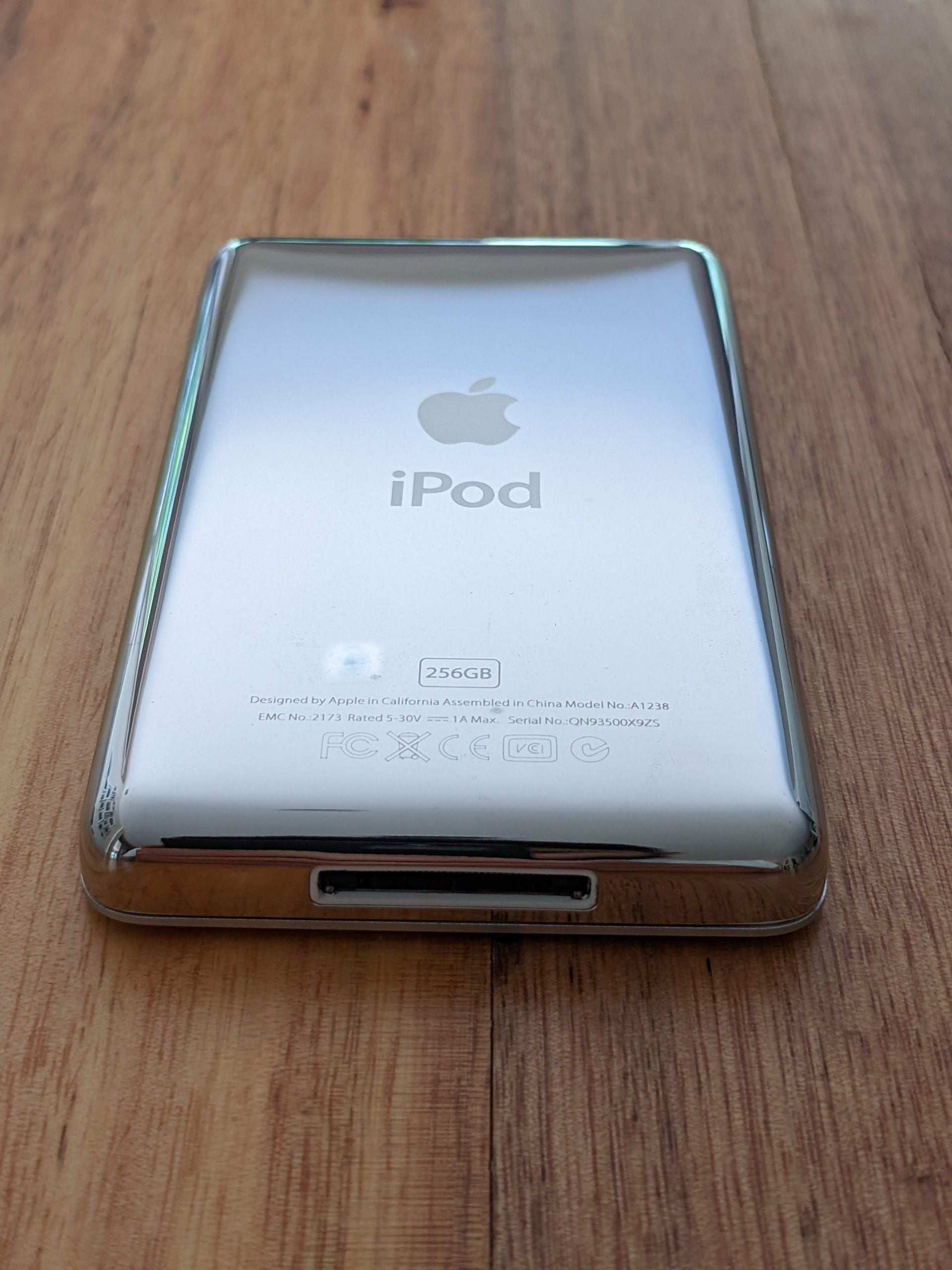 Apple iPod Classic 7th Gen 256GB Flash Modded & 2000mAh Battery