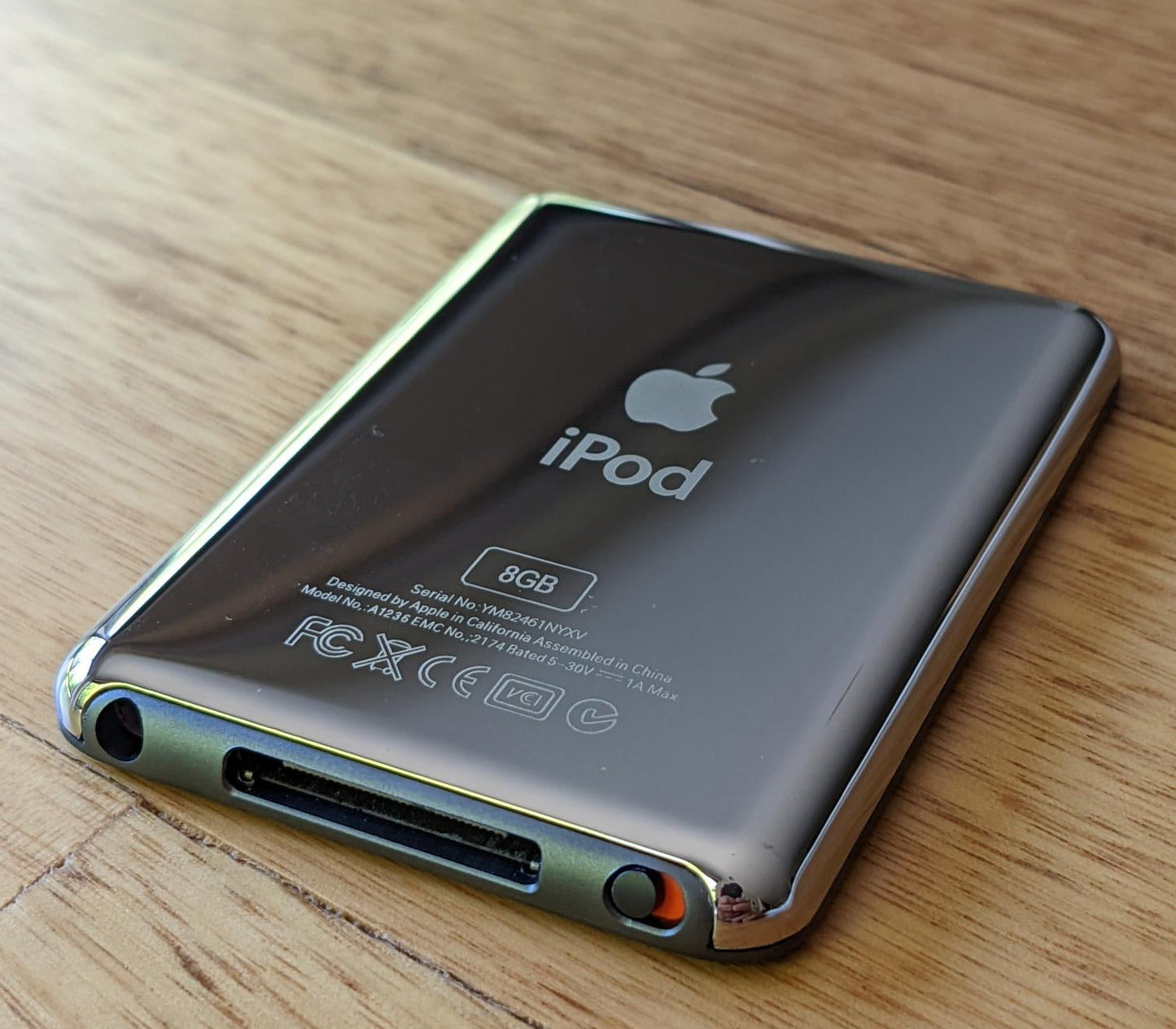 Apple iPod Nano 3rd Gen 8GB Red