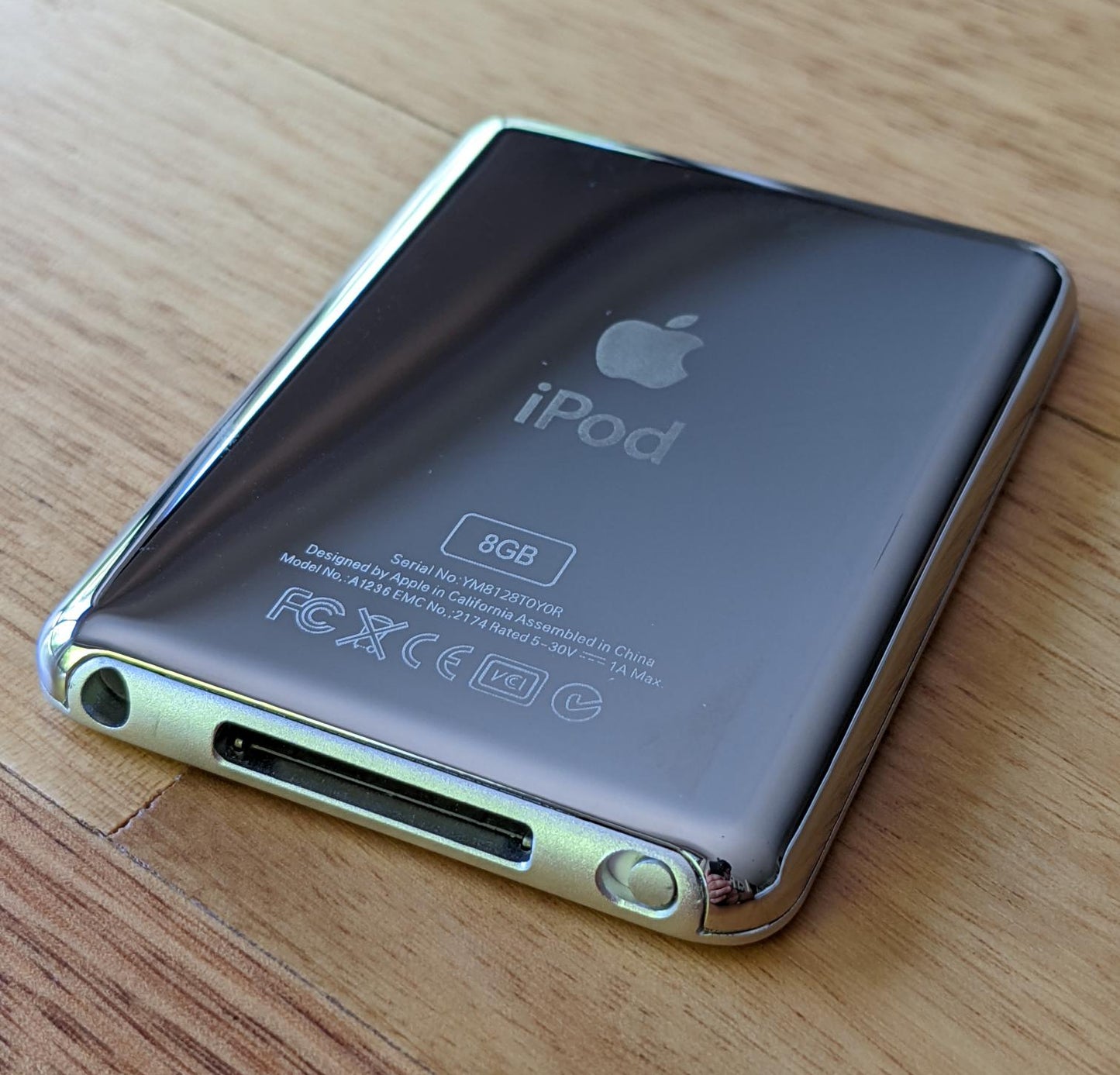 Apple iPod Nano 3rd Gen 8GB Silver